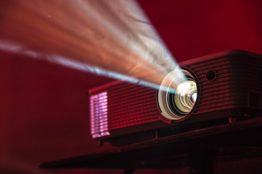 Pourquoi acheter un vidéo projecteur à la place de votre télévision ?